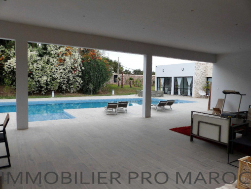 Villa contemporaine 3 chambres piscines meublée
