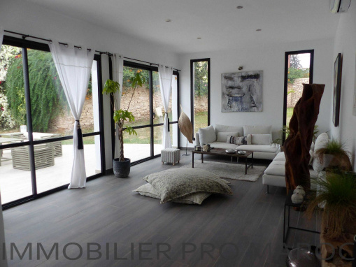 Villa contemporaine 3 chambres piscines meublée