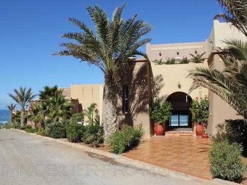 SPLENDIDE VILLA AVEC PISCINE A AGLOU