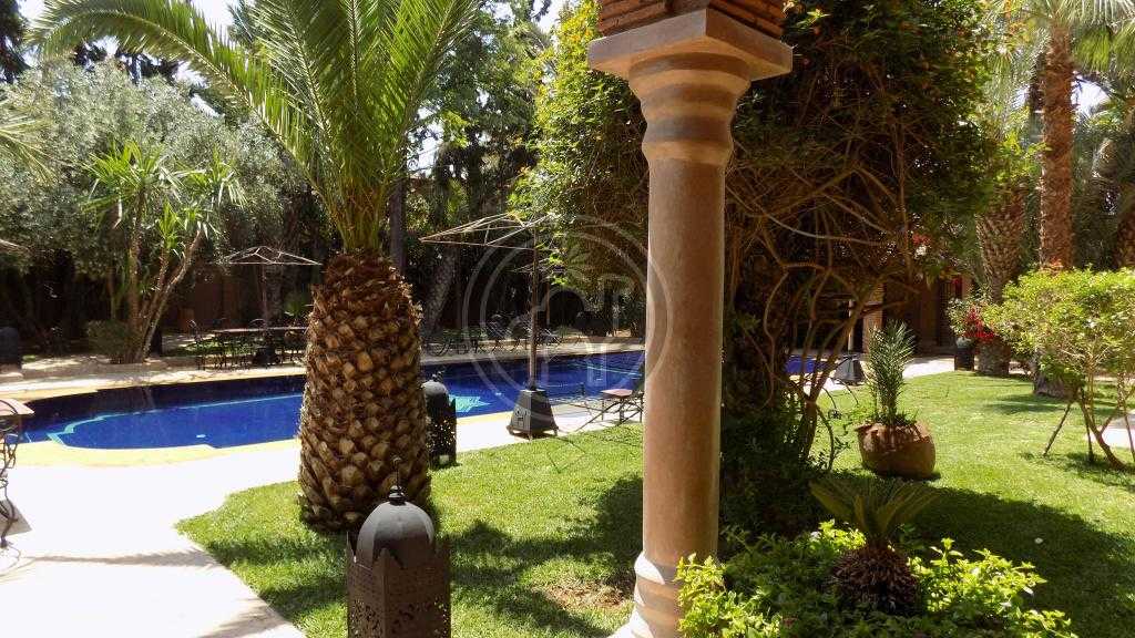 Exceptionnelle villa avec piscine-10 chambres