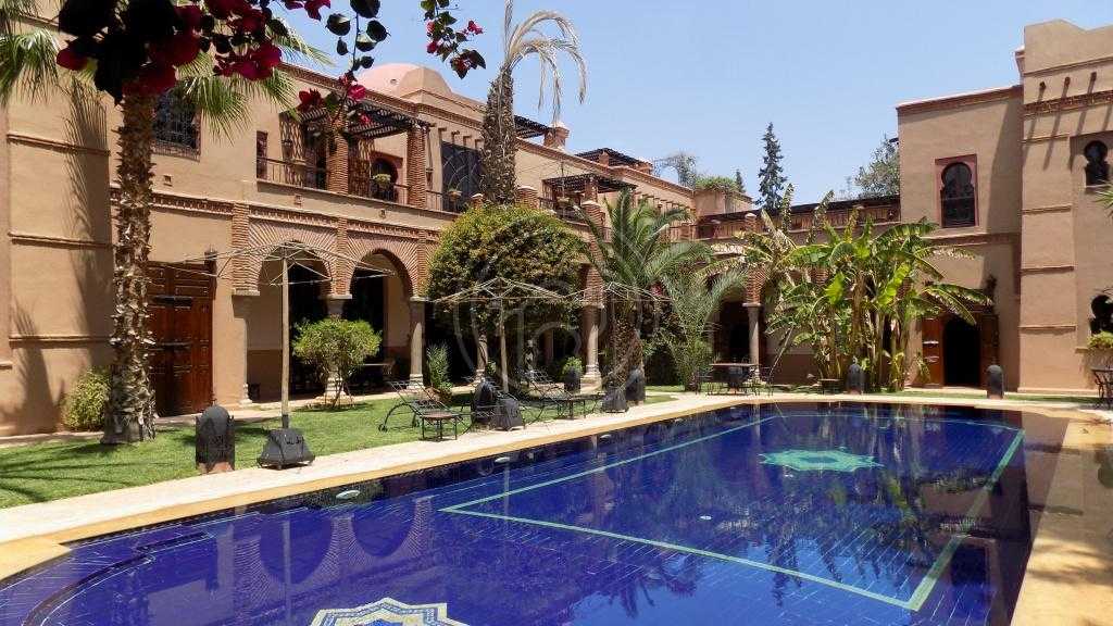 Exceptionnelle villa avec piscine-10 chambres