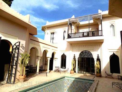 Villa de caractère dans domaine golfique