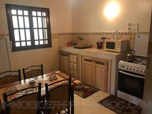 bel appartement 1e étage, meublé, 2 façades au quartier Rawnak