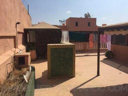 F4 dernier etage avec terrasse sur toit