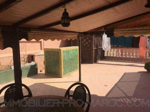 F4 dernier etage avec terrasse sur toit