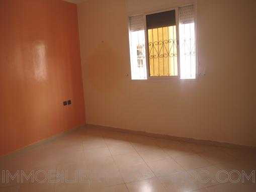Appartement 1ér étage non meublé, au quartier Borj