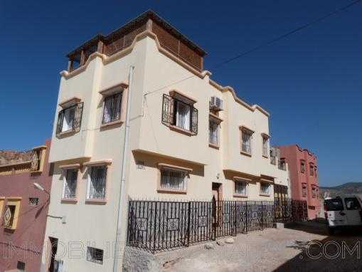 BELLE MAISON AVEC GARAGE AOURIR