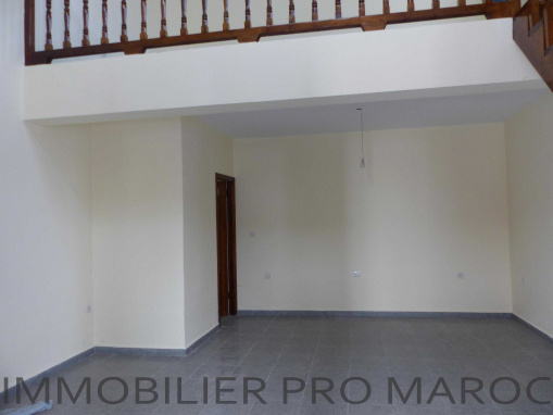 Garage ou boutique avec mezzanine