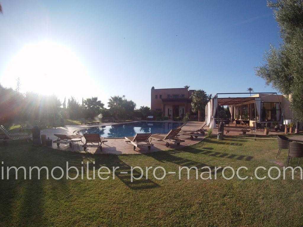 Villa Surface 1 250 m²