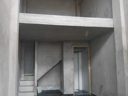 BAIL COMMERCIAL: Local de 24m² + 12m² en mezzanine, bien placé sur le boulevard principal