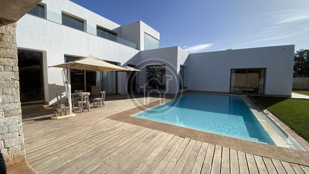 ViILLA contemporaine neuve avec piscine à 15 Kms d'Essaouira
