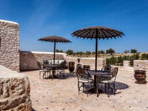Magnifique bâtisse, vue vallonnée, avec piscine à 17 Kms d'essaouira