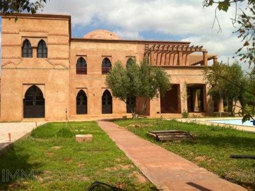 Villa avec autorisations d'exploitation