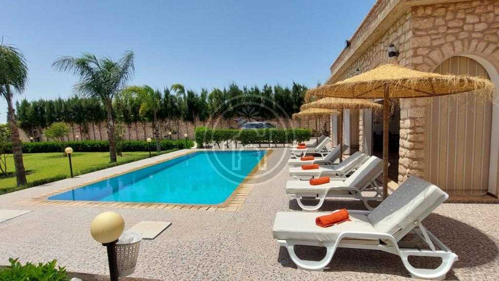 MAGNIFIQUE VILLA VUE DÉGAGÉE AVEC PISCINE EN ZONE URBAINE