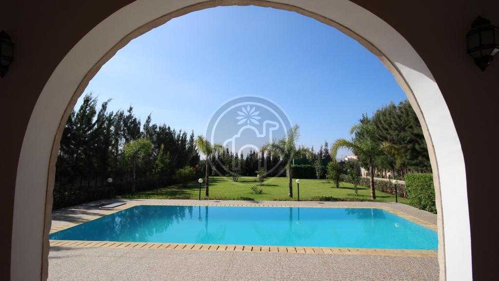 MAGNIFIQUE VILLA VUE DÉGAGÉE AVEC PISCINE EN ZONE URBAINE