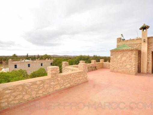 2 maisons en pierre , chacune sa piscine sur grand terrain à qlqs min d'essaouira