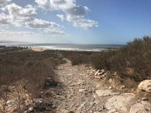 Beau terrain ,1 HA front de mer en zone urbaine