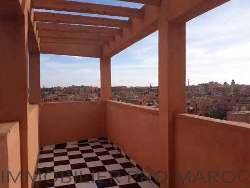 Dernier etage avec terrasse a rafraîchir