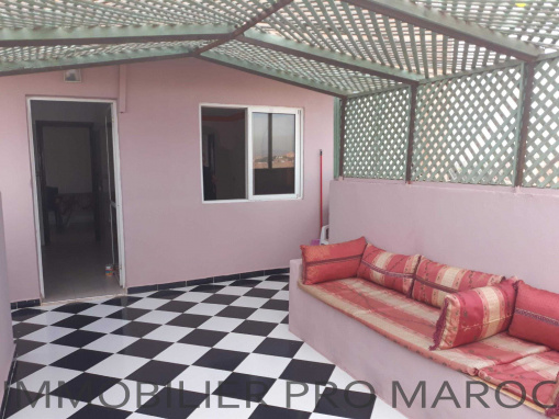Dernier etage avec terrasse a rafraîchir