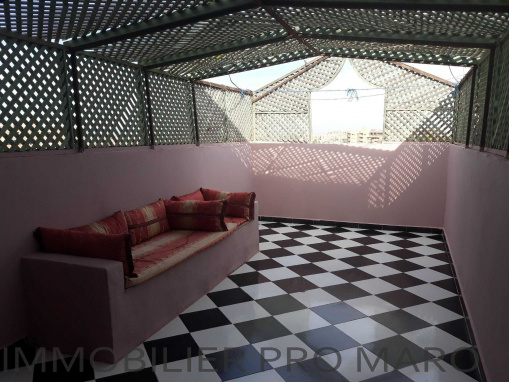 Dernier etage avec terrasse a rafraîchir