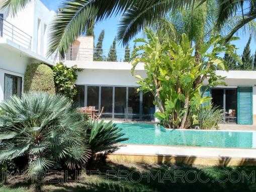 Sublime propriété de 4 chambres avec piscine