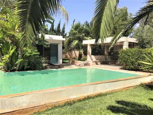 Sublime propriété de 4 chambres avec piscine
