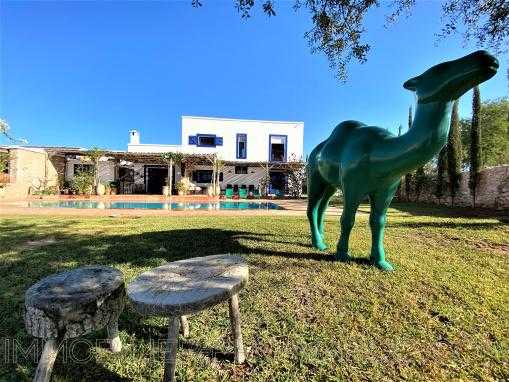 Ravissante maison avec 2 piscines, vue dégagée sur la campagne