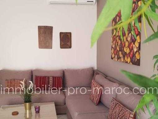 Top F2 proche jardin Harti