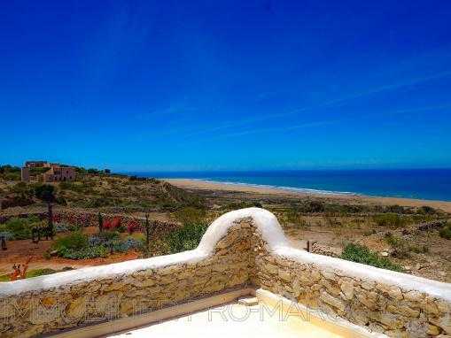 Maison atypique à qlqs min d'Essaouira avec une vue exceptionnelle sur la mer et vallée