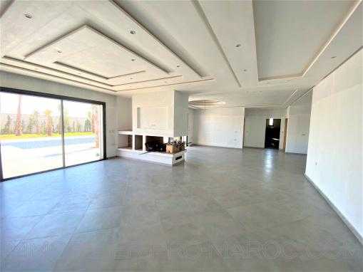 Belle villa neuve avec piscine en zone urbaine