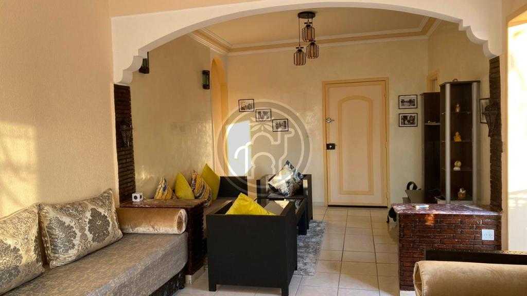 Bel Appartement 2e étage, sans vis à vis, meublé, avec 2 balcons