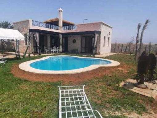 Jolie maison de campagne, meublée avec piscine