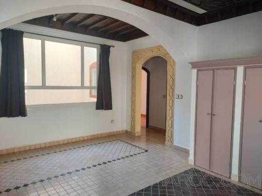 spacieux appartement 2éme étage, au quartier Borj