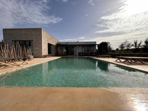 Villa contemporaine avec piscine chauffée