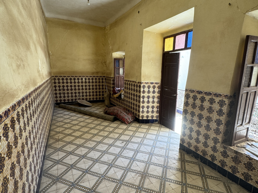 Riad Avantages Proche Palais Baadi à la Kasbah
Idéal projet maison d\'hôtes 10 chambres