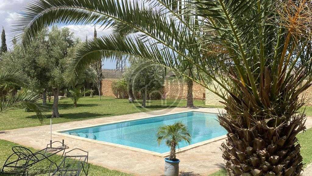 Villa 3ch/sdb, piscine, jardin arboré, AVNA