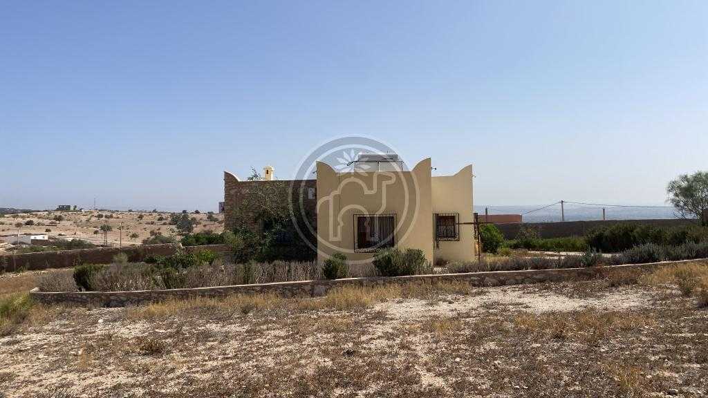 Maison de campagne, 2chambres, titrée.