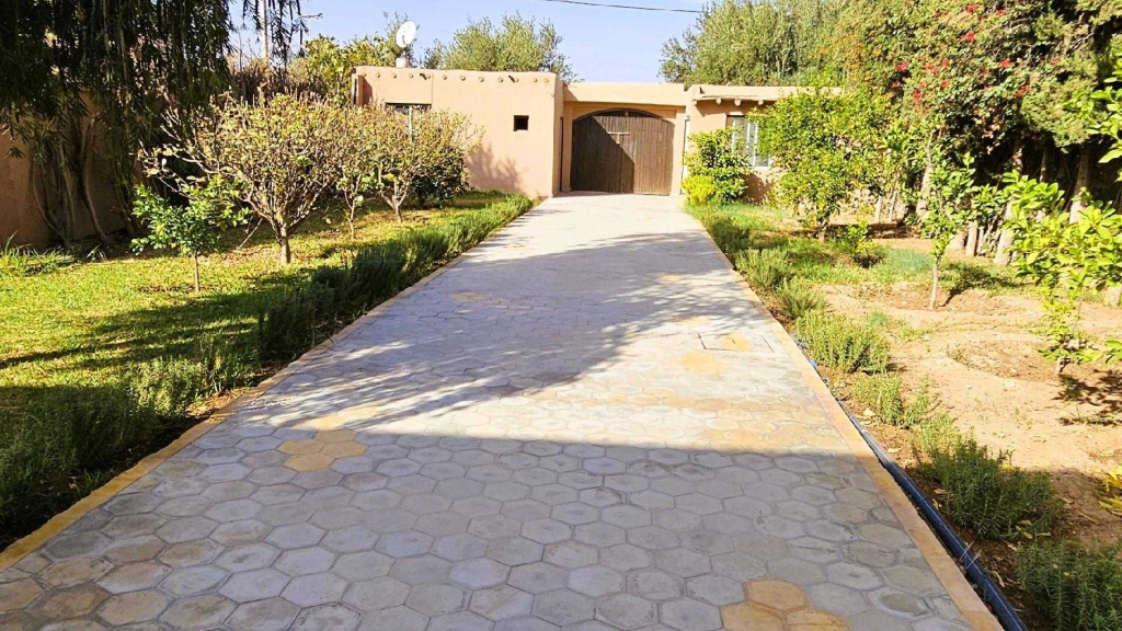 Villa a vendre, route de Fes, km 11.