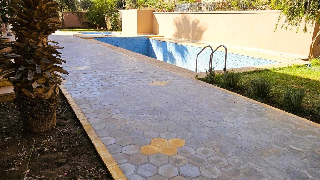 Villa a vendre, route de Fes, km 11.