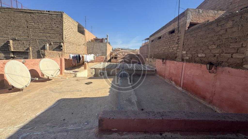 Maison à détruire pour terrain 234 m2 titré à Bab Taghzout 