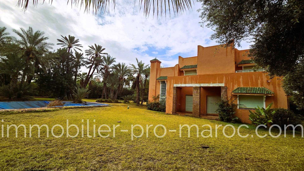 Villa dans la Palmeraie, piscine, parc arbore, a quelques pas du golf.