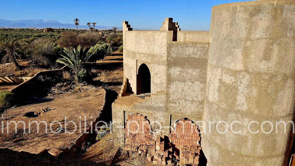 Villa Semi-Finie sur grand terrain.