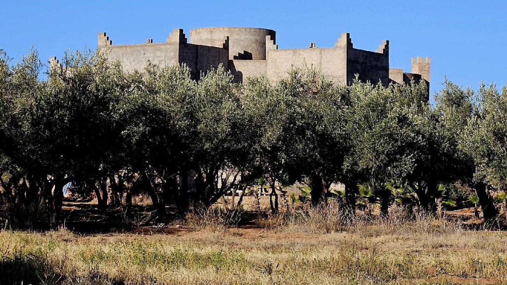 Villa Semi-Finie sur grand terrain.
