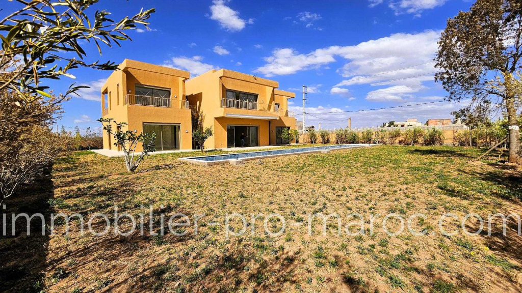Maison d\'architecte de tres bonne facture, contemporaine, ascenseur, neuve a 10kms du centre ville, route de Fes.