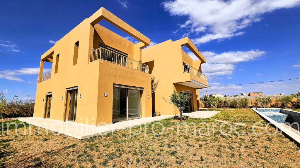 Maison d\'architecte de tres bonne facture, contemporaine, ascenseur, neuve a 10kms du centre ville, route de Fes.