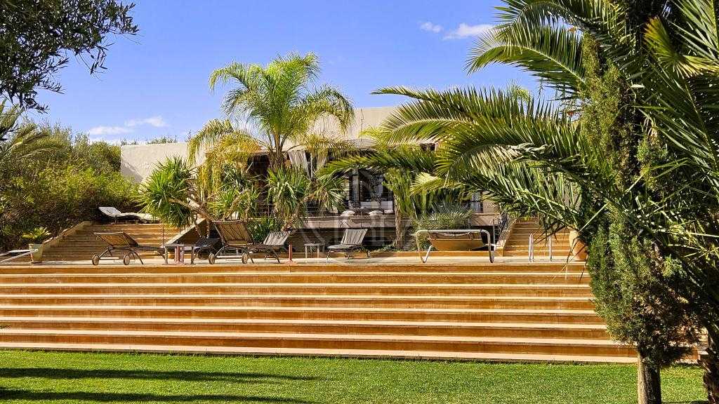 Tres belle villa de prestige sur 5000m2 de parc arbore, avec son AVNA.