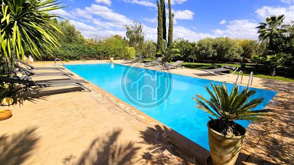 Tres belle villa de prestige sur 5000m2 de parc arbore, avec son AVNA.