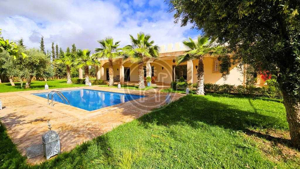 Villa de plain-pied de 400m2 a la campagne.