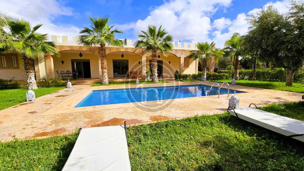 Villa de plain-pied de 400m2 a la campagne.