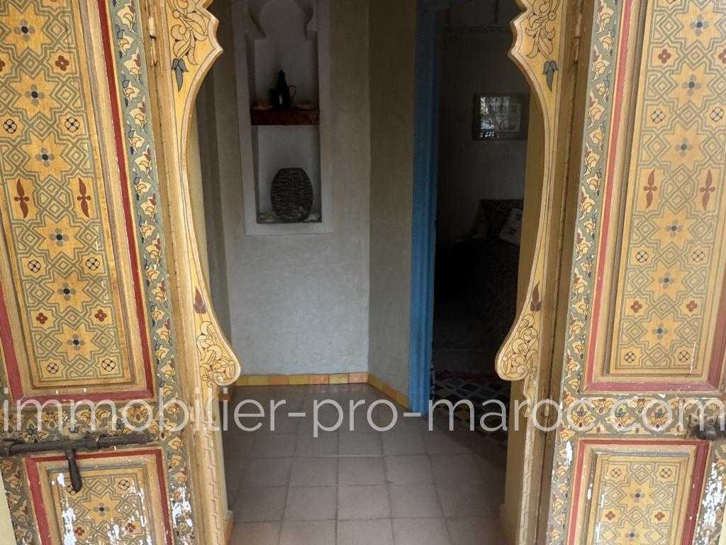 Riad Avantages Top Emplacement à Ryad Zeitoun Jdid <p>
Parking devant l Riad <p>
Volumes impressionnants <p>
Ascenseur <p>
Piscine sur le toit <p>
Autorisation de Maison d\'hôtes acquise mais pas utilisée car Riad d\'habitation <p>

